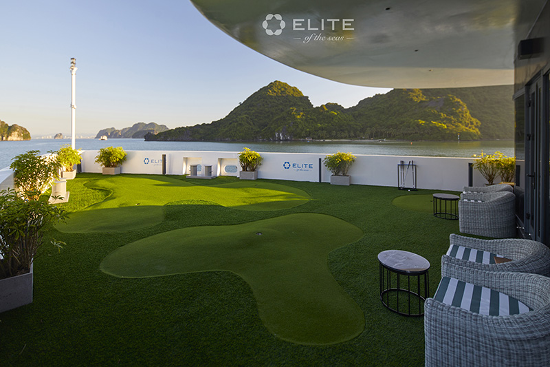 Sân golf mini trên du thuyền Elite of the seas Sân golf mini trên du thuyền Elite of the seas
