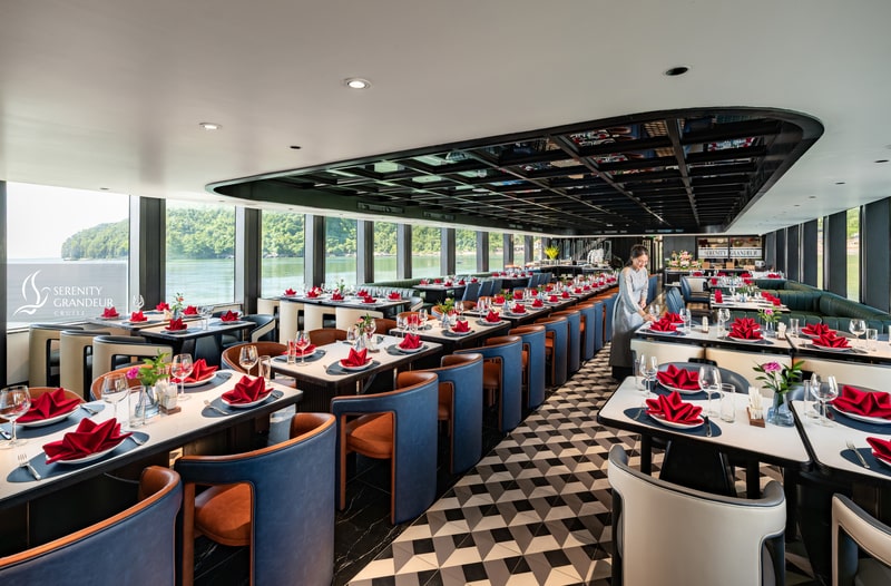 Restaurant Serenity Grandeur Cruise