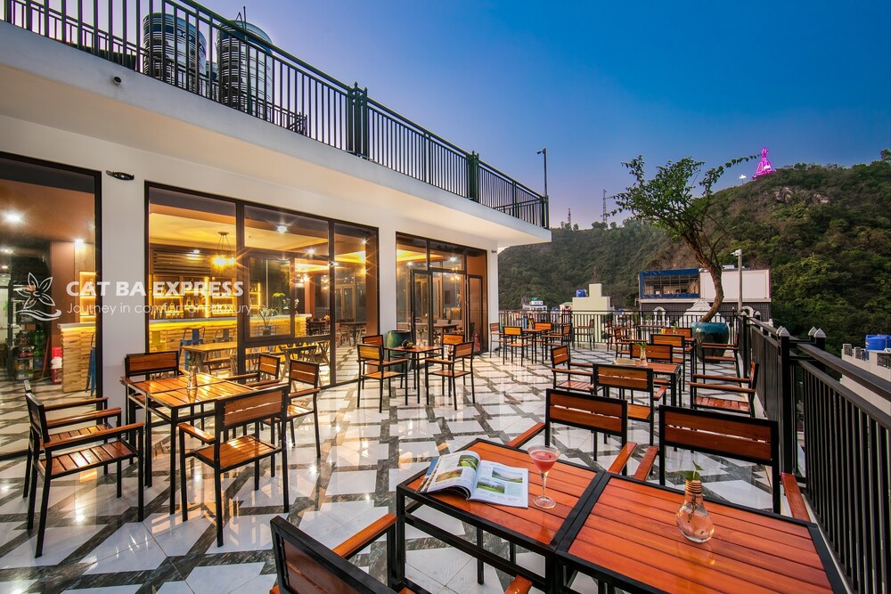 Sundeck Cocoon Inn