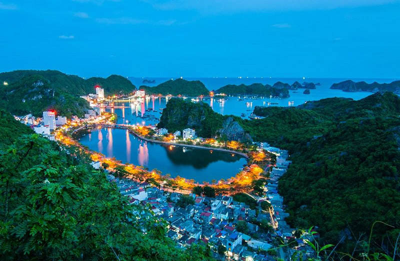 Thị trấn Cát Bà Hải Phòng về đêm Thị trấn Cát Bà Hải Phòng về đêm