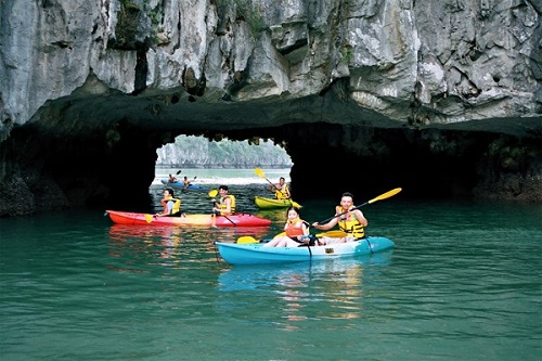 Chèo kayak trên Vịnh Lan Hạ Chèo kayak trên Vịnh Lan Hạ