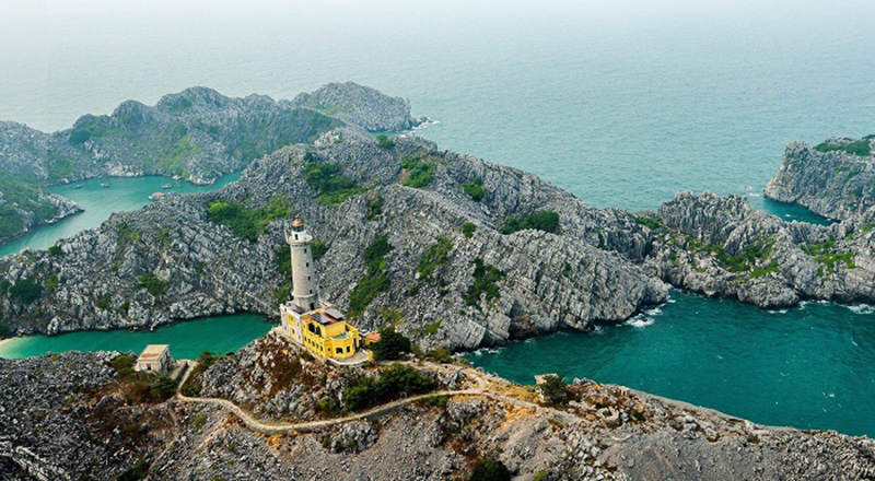 Hải đăng trên đảo Long Châu Hải đăng trên đảo Long Châu