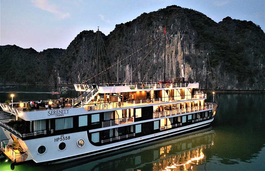 Du thuyền Serenity Cruises
