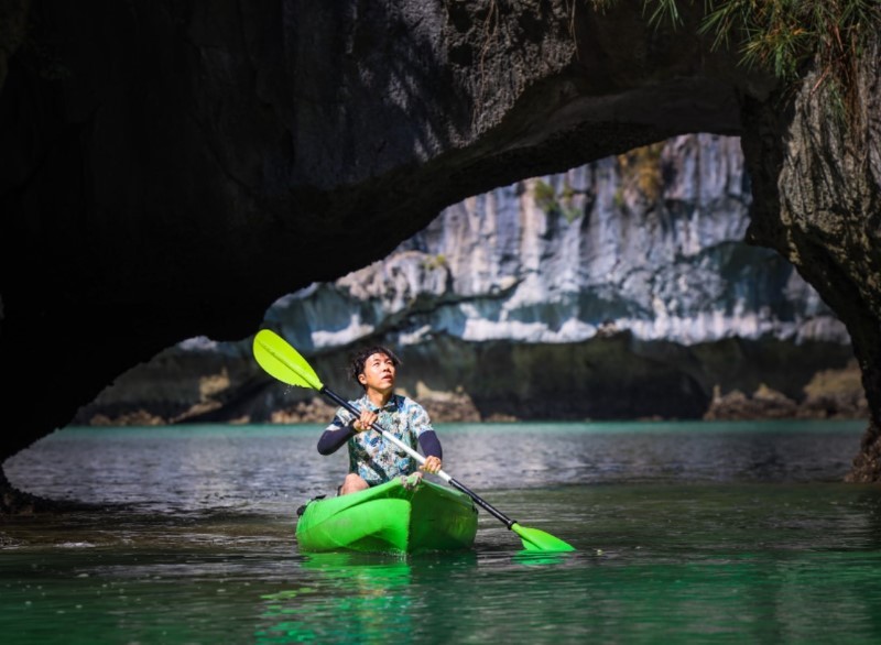 Kayaking Lan Ha Bay