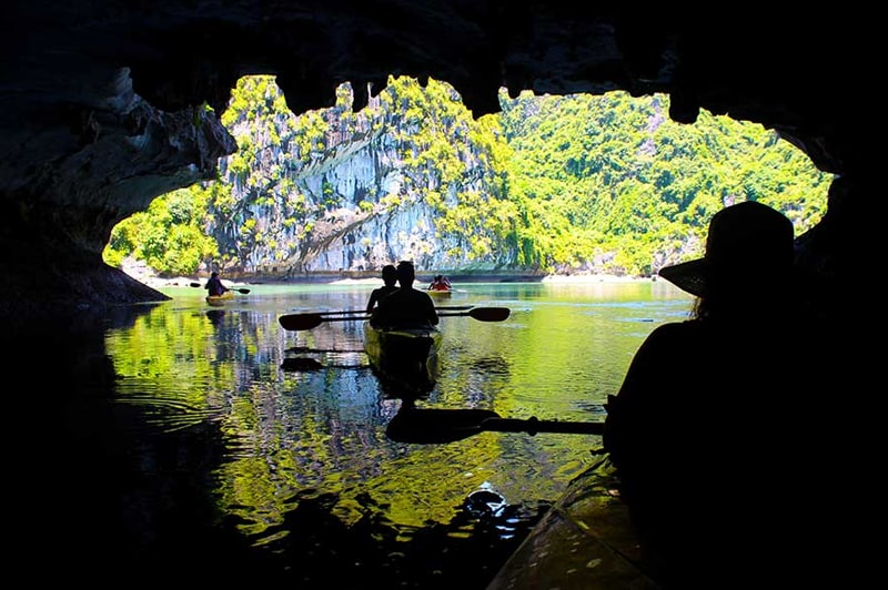 Hang Sáng Tối Vịnh Lan Hạ