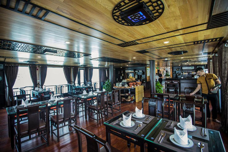 lunch cozy boutique cruise
