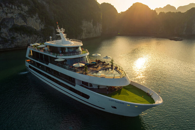 Over view Du Thuyền Steller of the Seas
