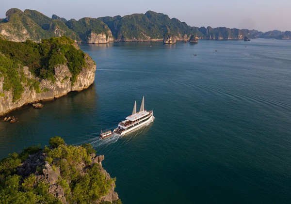 Jade Sails Cruise - Lan Ha Bay - Halong Bay day tour