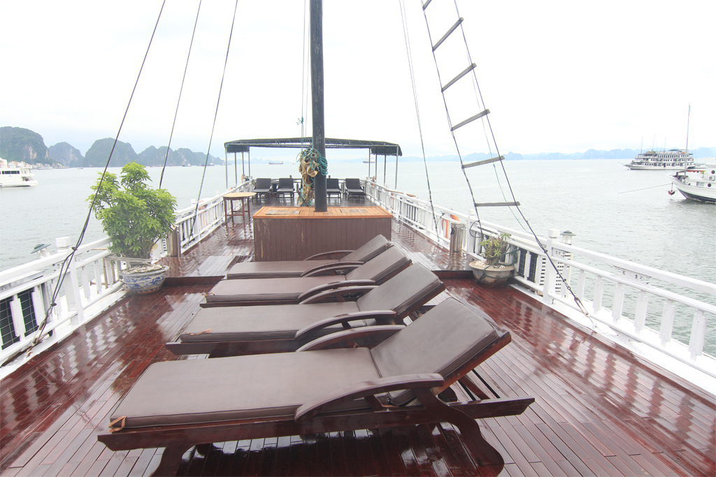 Lan Ha Legend Cruise Sundeck