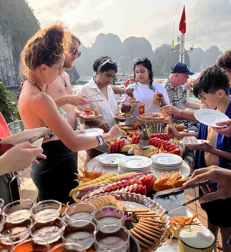 tiệc trà Vịnh Lan Hạ