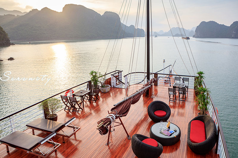 Tour ngắm hoàng hôn Vịnh Lan Hạ - Khởi hành Cát Bà
