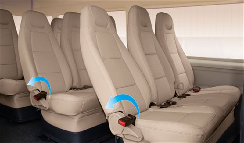 16-seat Car Hanoi Airport Pick-up or See-off 2