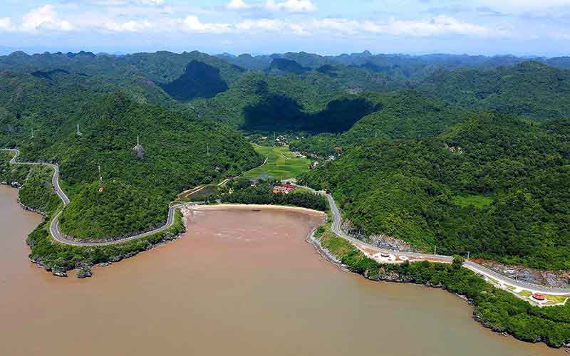 Đường ven biển Cát Bà