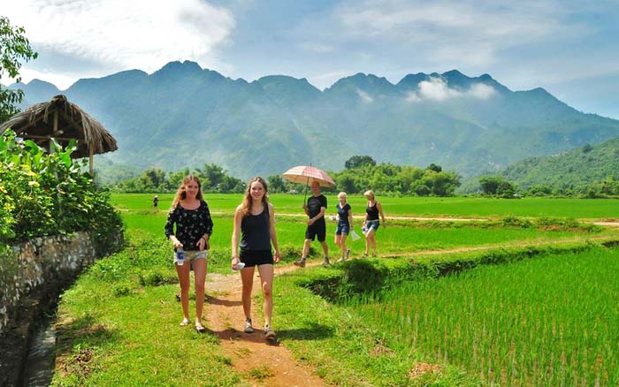 How to get to Mai Chau from Hanoi