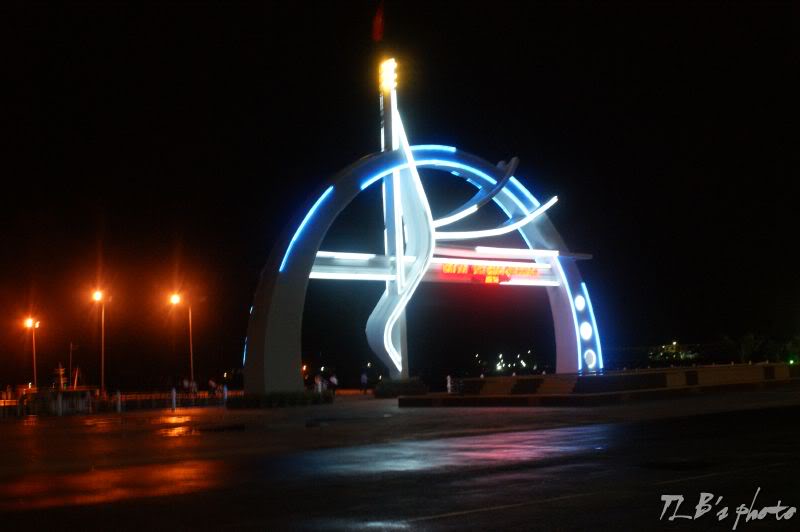 Cat Ba Dock at night