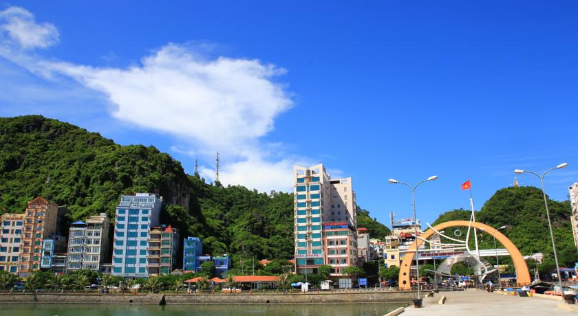 The beauty of Cat Ba Dock