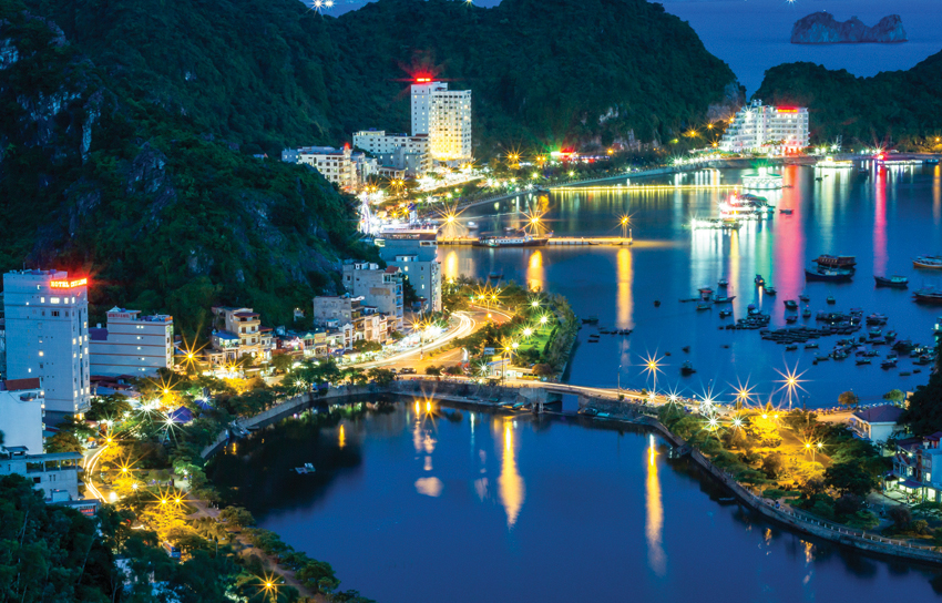 The nightlife of Cat Ba Town