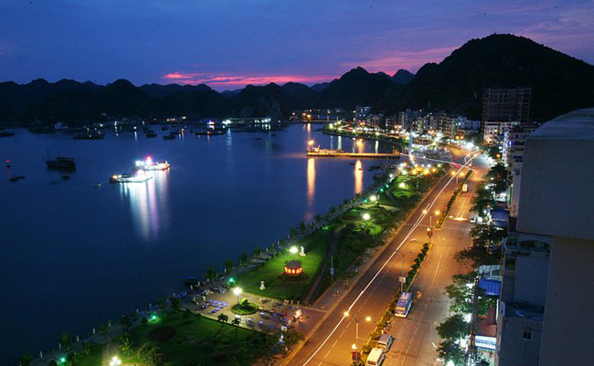 The nightlife of Cat Ba Town
