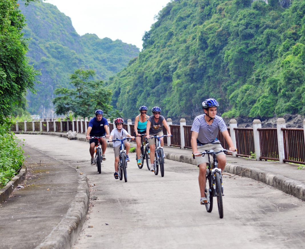 Discovering Cat Ba Island by bike
