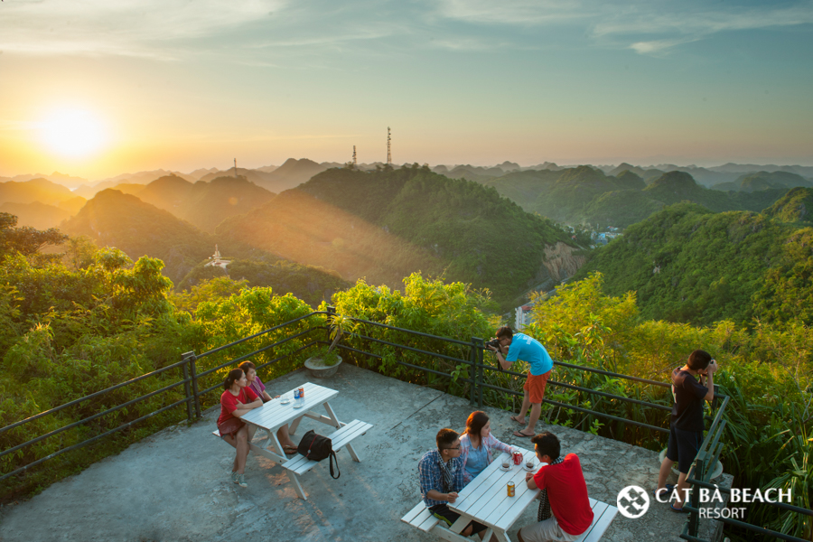 Enjoy coffee on Cannon Fort
