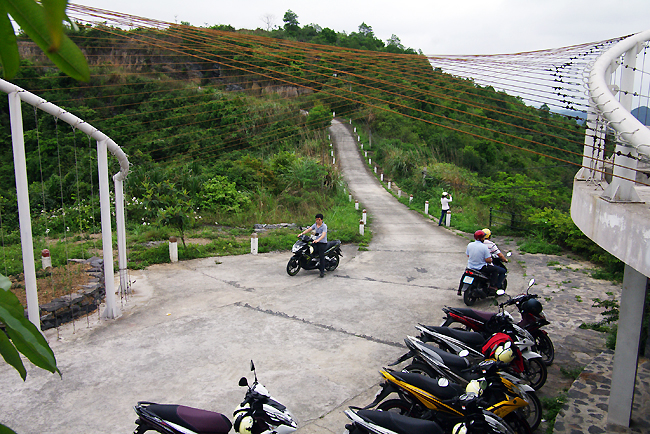 The way to Cannon Fort in Cat Ba 