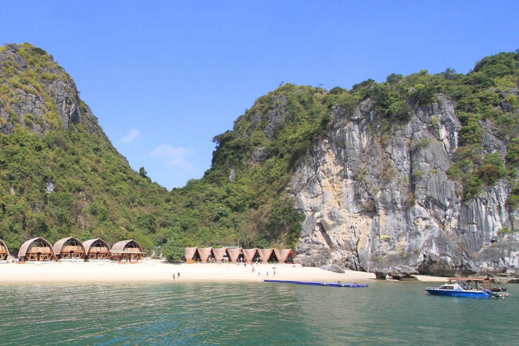 The Ultimate Halong Bay Trip for Backpackers! (3 Day / 2 Night Adventure)