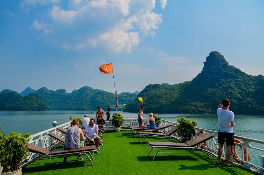 Oasis Bay Party Cruise 2days 1night