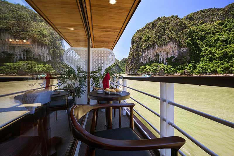 Perla Dawn Sails Lan Ba Bay Tour