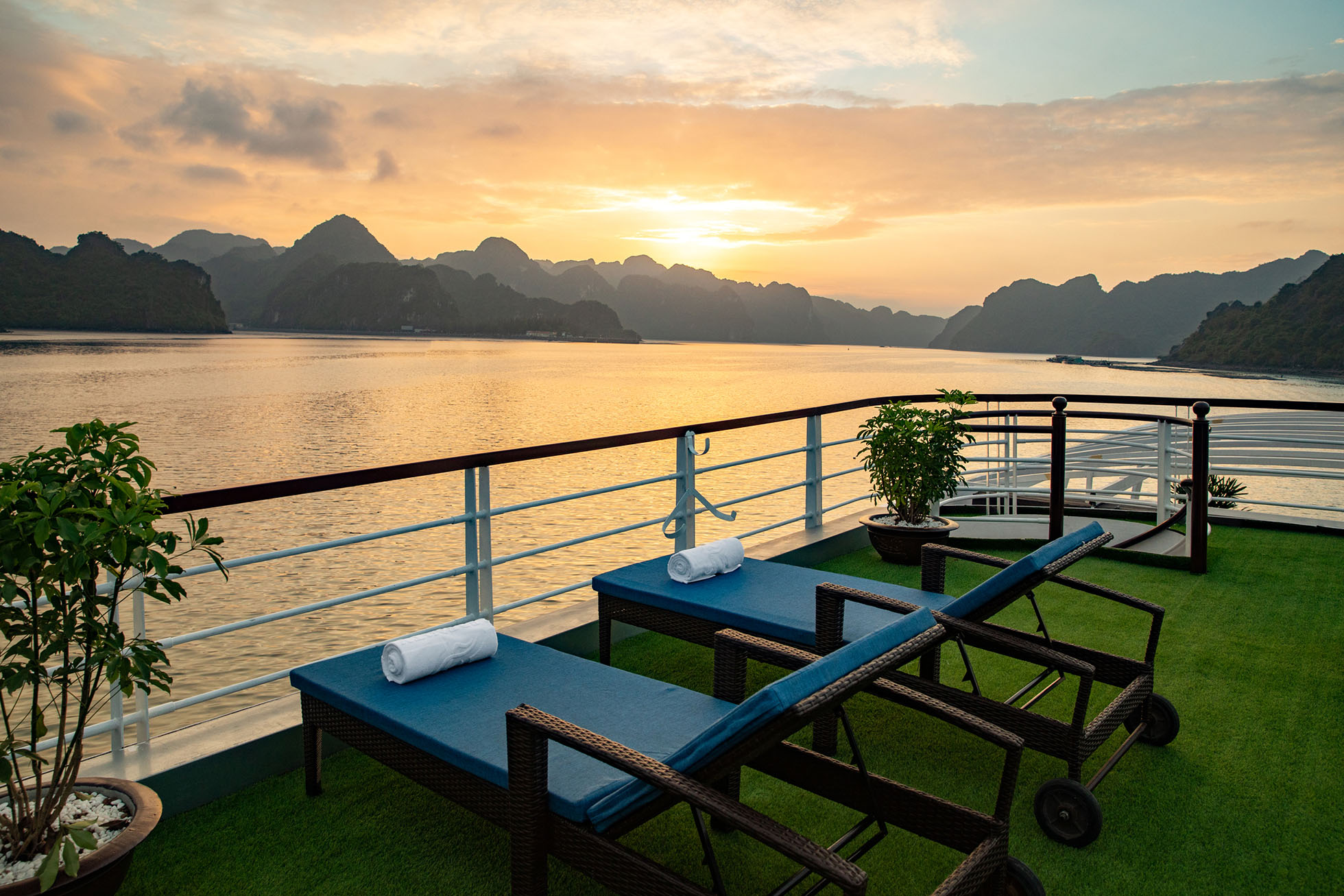 Halong Bay day tour from Hanoi by Cruises 7
