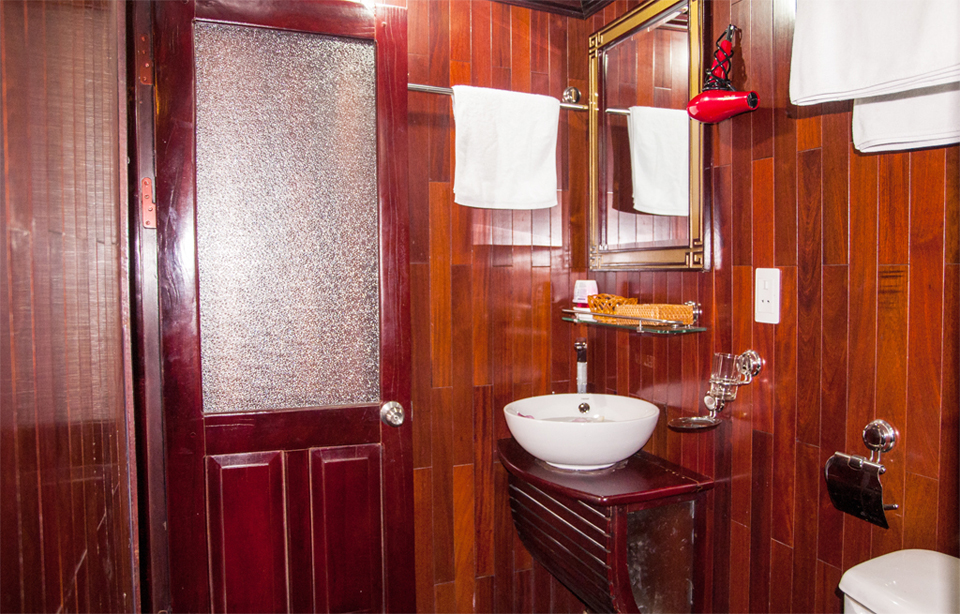 Halong Cat Ba 2days 1night overnight on Cruise