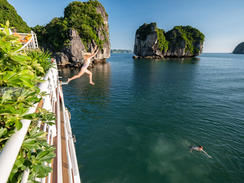 Tour du thuyền Serenity Explorer - Vịnh Lan Hạ 1 ngày