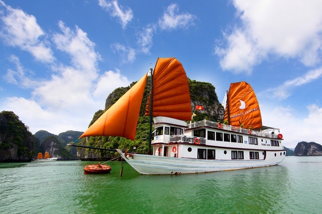 OVERNIGHT BOAT TRIP TO LAN HA-HA LONG AND BAI TU LONG BAY