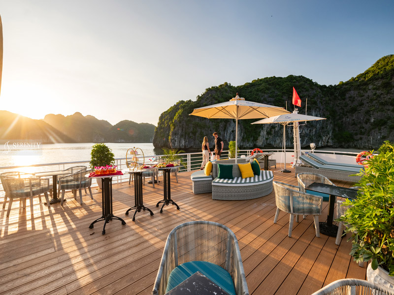 Tour du thuyền Serenity Explorer - Vịnh Lan Hạ 1 ngày