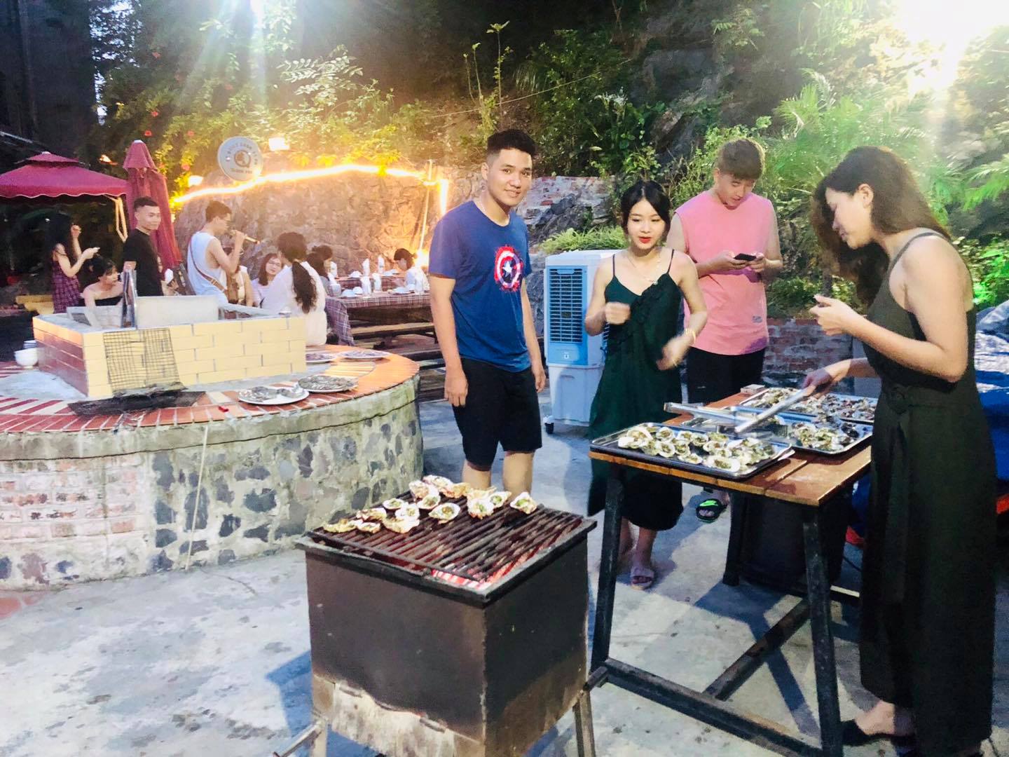 Central Backpackage Hostel nướng BBQ Central Backpackage Hostel nướng BBQ
