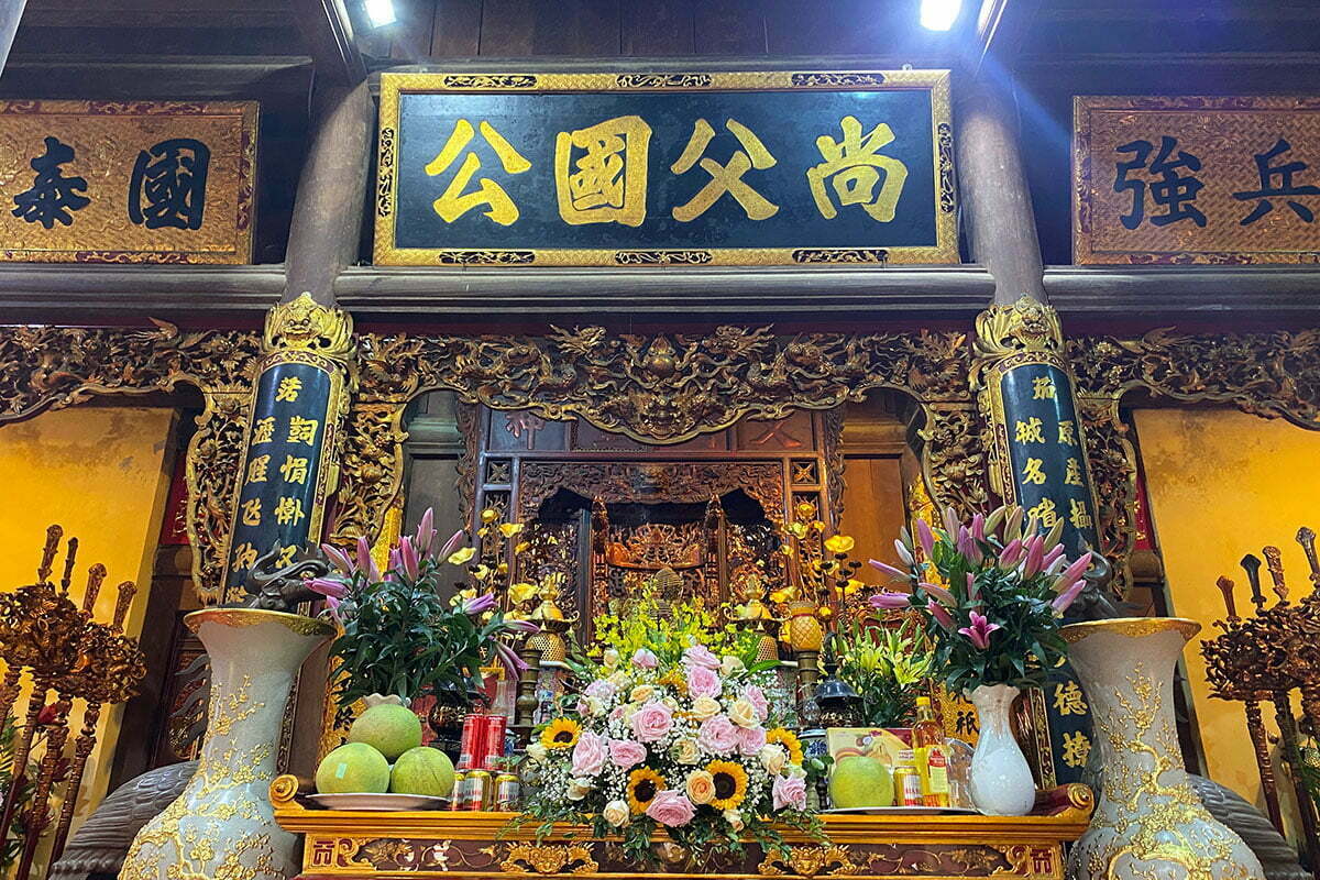 Ban Thờ Hưng Đạo Vương ở Đền Trần Thương Ban Thờ Hưng Đạo Vương ở Đền Trần Thương