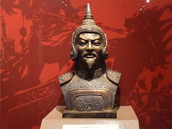 Tượng Lý Thường Kiệt