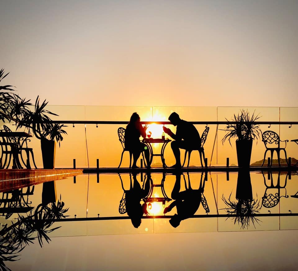 Ngắm hoàng hôn trên tầng thượng Paradise Hotel Ngắm hoàng hôn trên tầng thượng Paradise Hotel