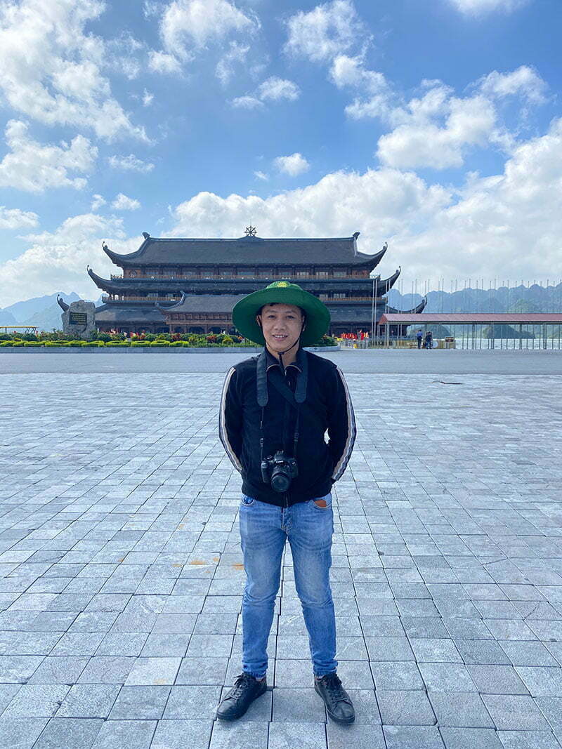 Chụp ảnh lưu niệm tại chùa Tam Chúc