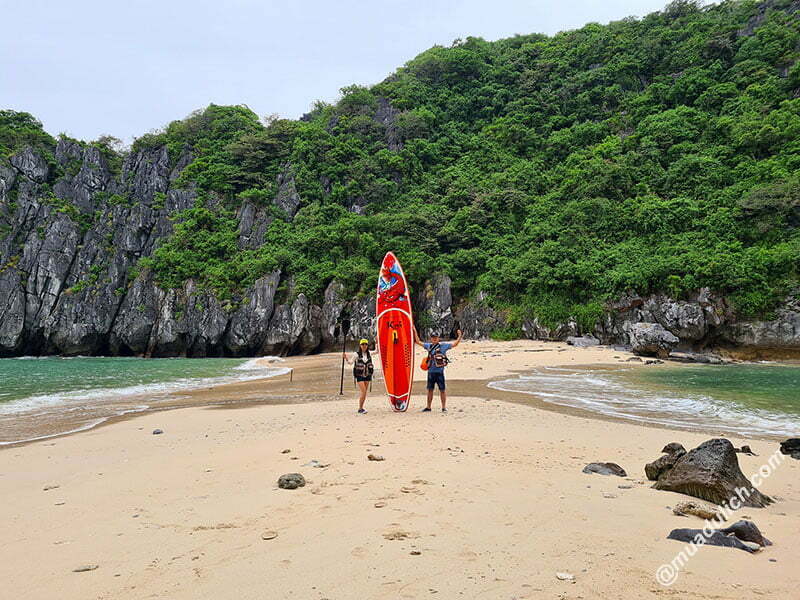 Chèo Sup bãi hai mặt Vịnh Lan Hạ