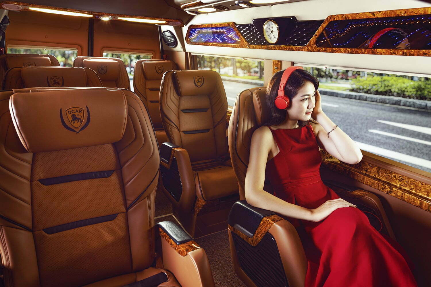 Thuê Xe Dcar Limousine đi Chùa Tam Chúc