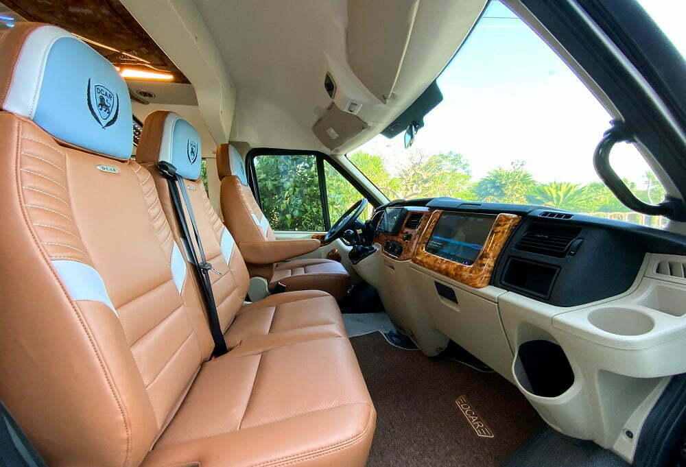 Nội thất xe Dcar 9 chỗ đi Cát Bà