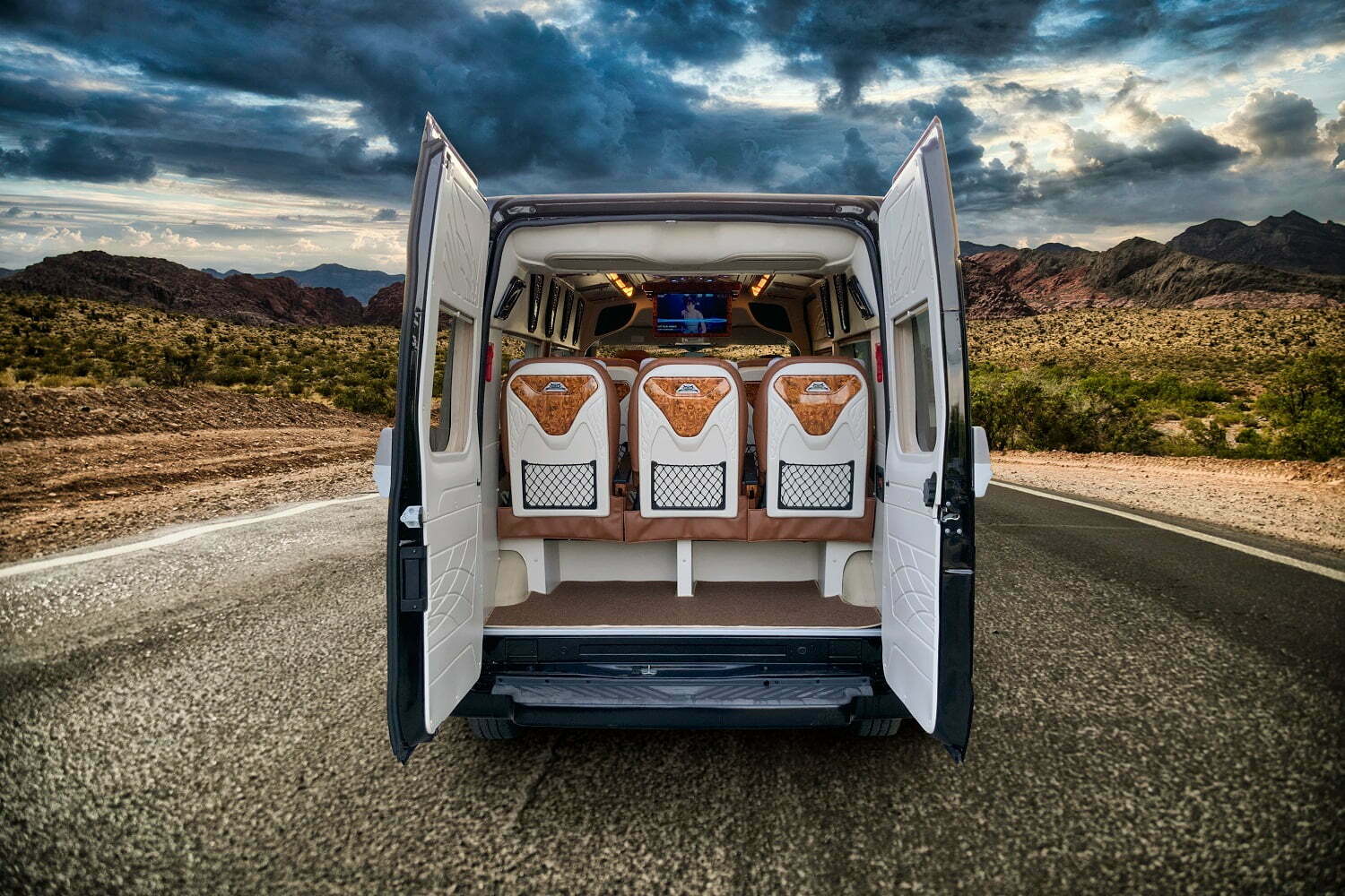 Khoang hành lý xe Dcar 9 chỗ