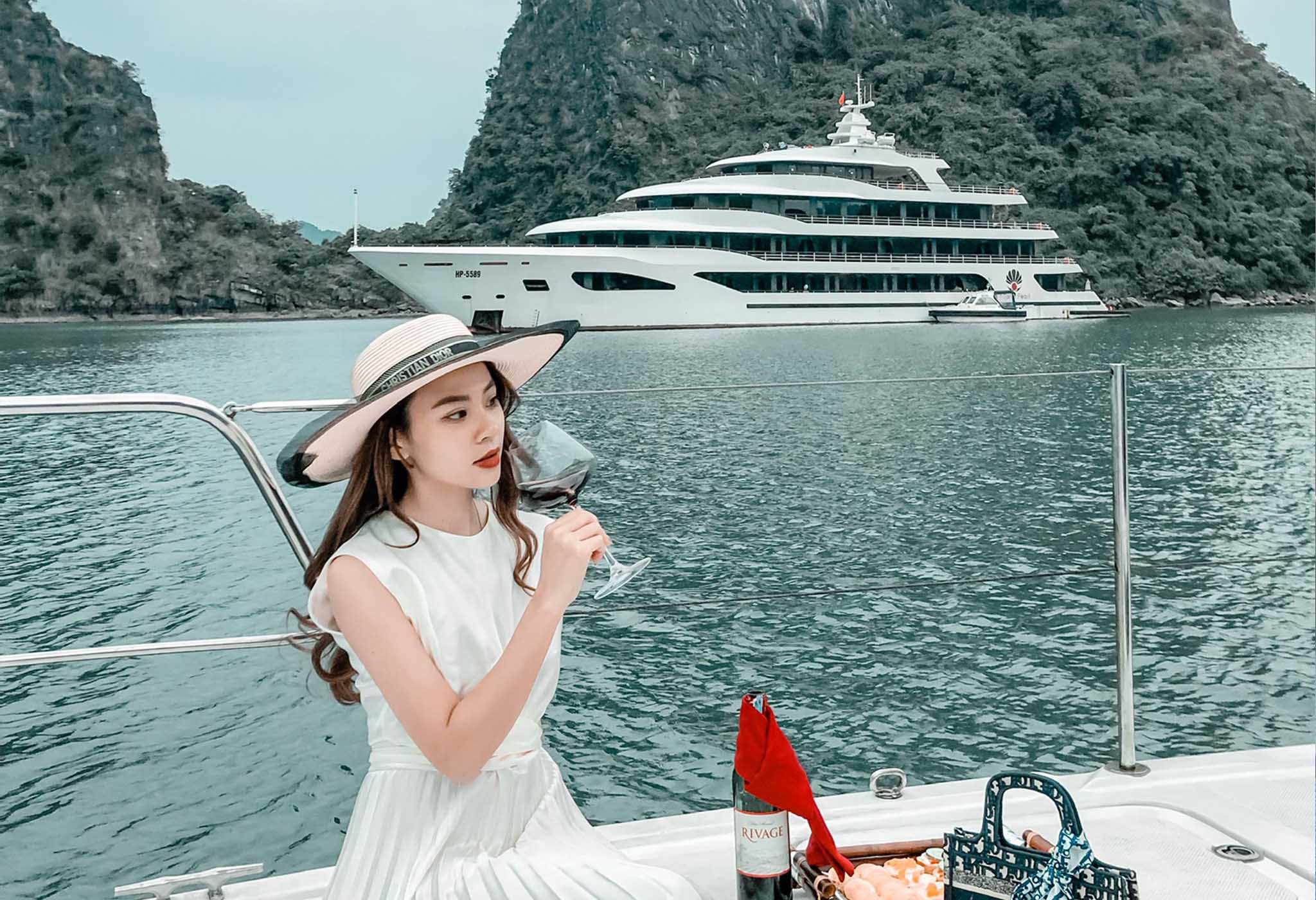 Tour du thuyền Scarlet Pearl