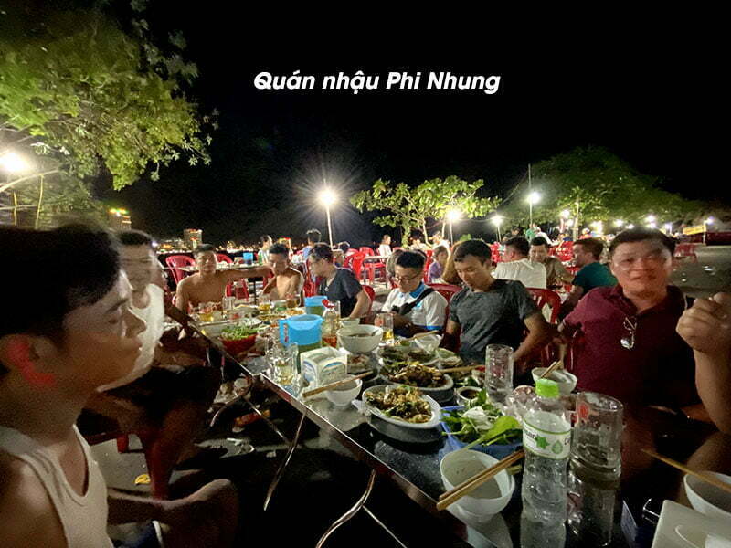 Quán nhậu Phi Nhung cảng cá Cát Bà