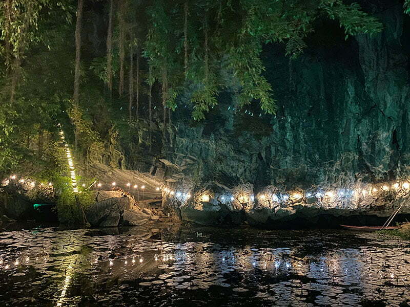 Cửa vào Xuyên Thủy Động