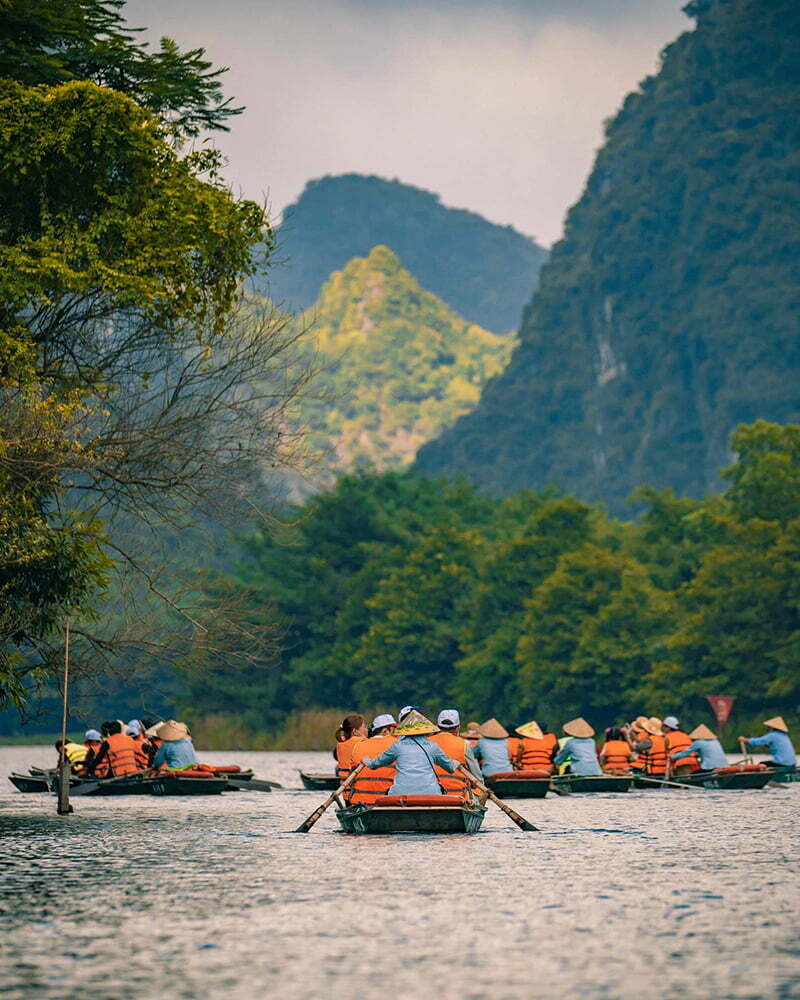 Ngồi đò tham quan tràng An Ngồi đò tham quan tràng An