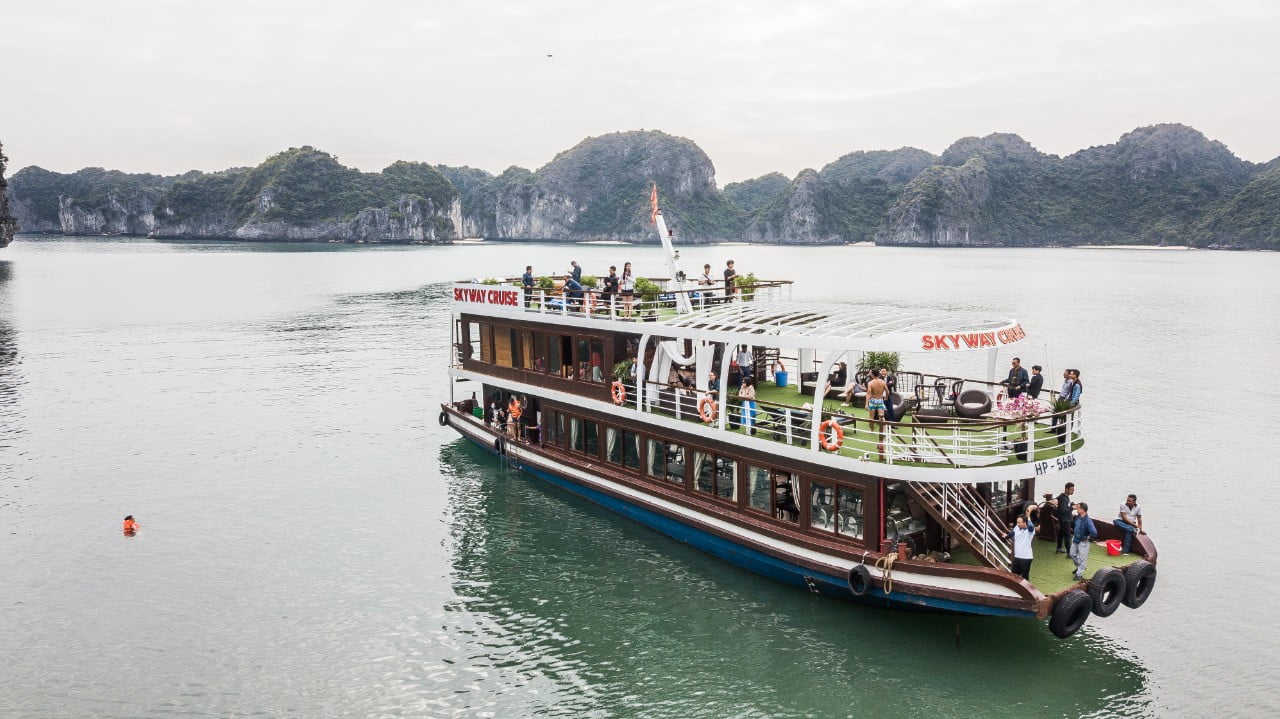 Du thuyền Skyway Cát Bà