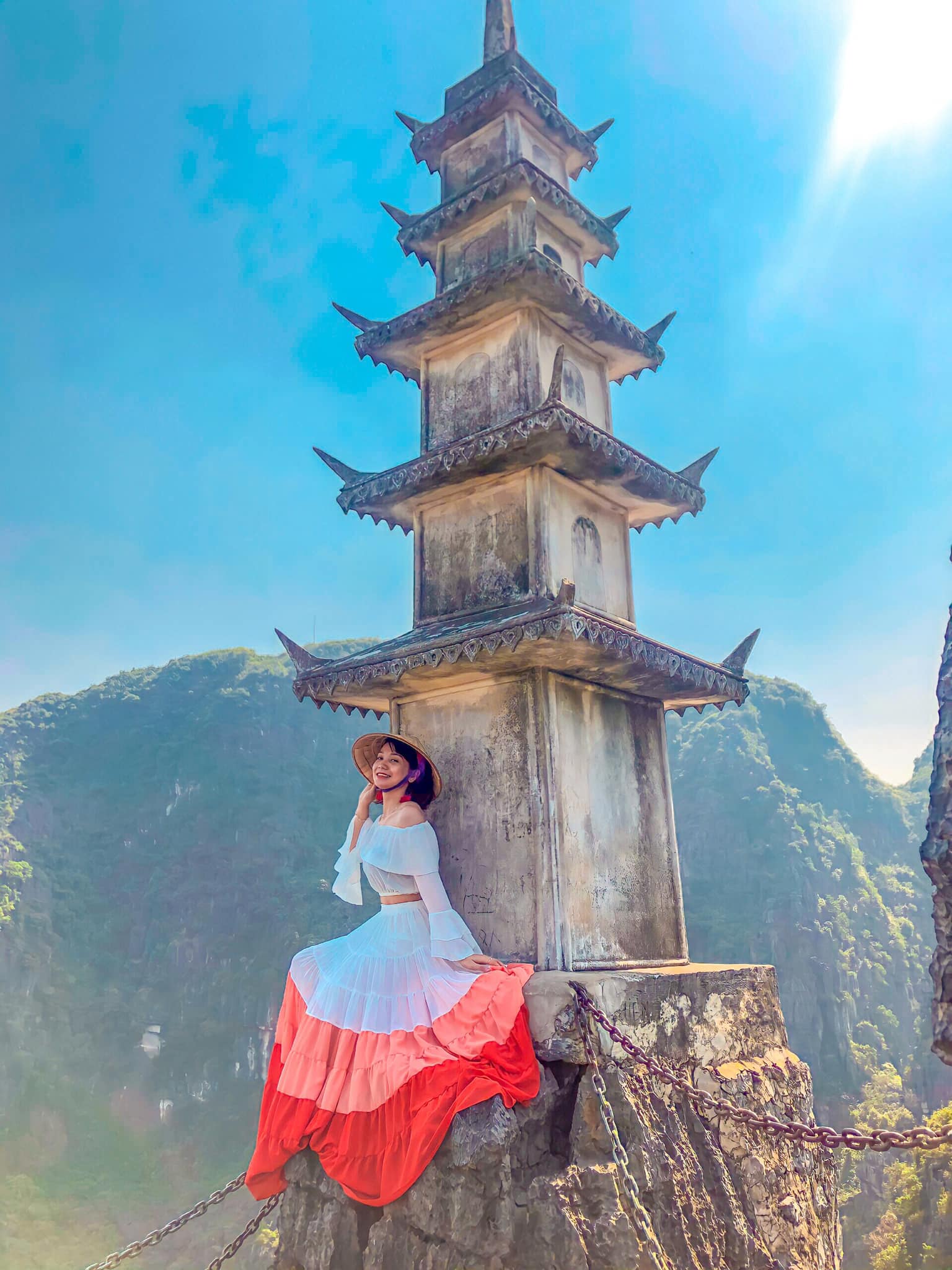 Chụp ảnh check in tại Hang Múa Chụp ảnh check in tại Hang Múa