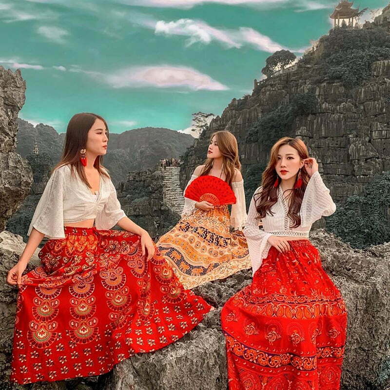 Chụp ảnh check in tại Hang Múa