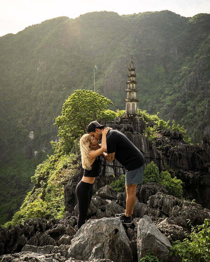 Chuyện tình Hang Múa